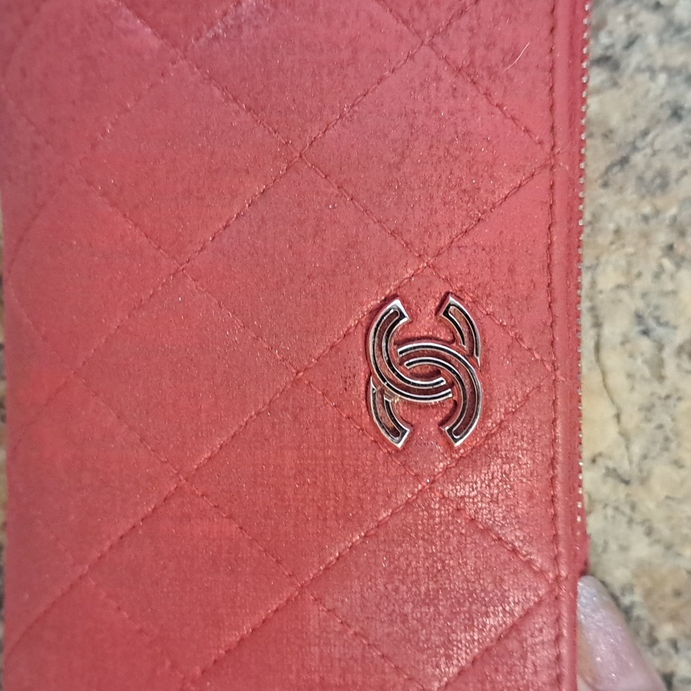 Authentic Chanel Red Quilted Zippy Wallet - Picture 3 of 11